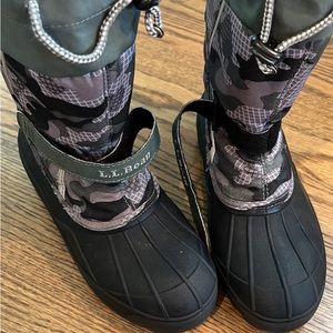 LL Bean Big Kid Size 4 Boots
